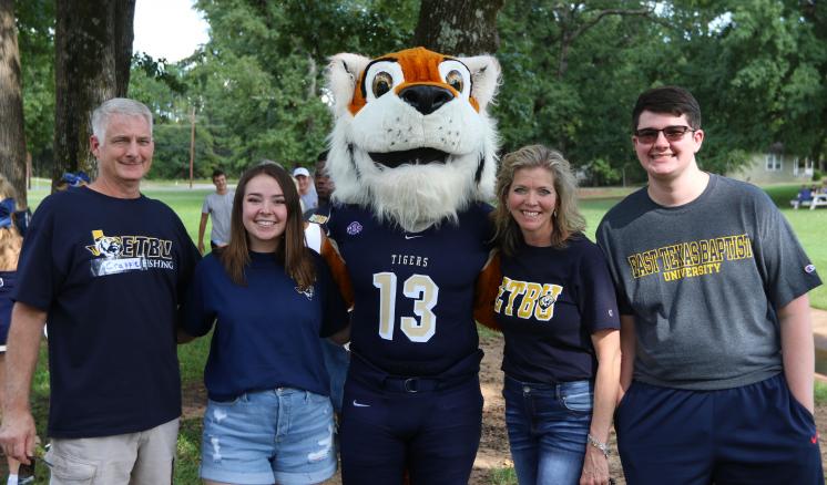 img_1 ETBU welcomes families to the Hill for annual Family Weekend fellowship